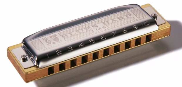 Die Hohner Blues Harp: die günstigste Harmonika mit Holz und Schrauben
